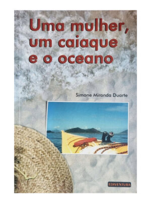 Uma mulher um caiaque e o oceano